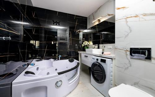 Bialystok Apartment | LoveRoom Panorama Park Jacuzzi