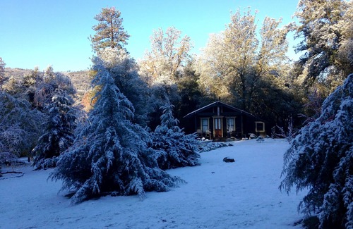 Oakhurst Cabin | Lovers’ Cabin; Gateway to Yosemite National Park and more!