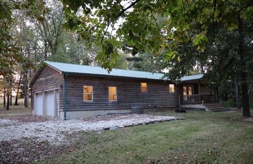 Pittsfield Cabin | Lovers’ Lakeside Love Nest nCozy Retreat on Pittsfields Serene Lake.