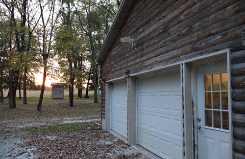 Pittsfield Cabin | Lovers’ Lakeside Love Nest nCozy Retreat on Pittsfields Serene Lake.