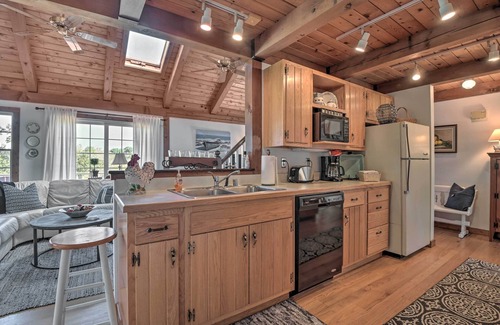 Lovettsville Cottage | Lovettsville Cottage in Heart of Wine Country