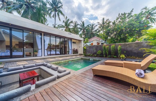 Kaliasem Villa | Lovina stylish 2BR pool villa with free breakfast!