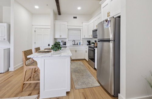 Laurel Apartment | Loving Loft Suite, Laurel, Coffee Bar, Walkable