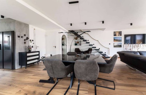 Harleshausen Villa | Lovingly and luxuriously furnished house for long or short term rental. Letting