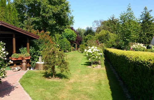 Eckwarden Apartment | lovingly furnished apartment with garden near the beach