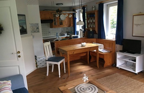 Schonberger Strand Apartment | Lovingly furnished vacation apartment with garden 200 m from the beach and pier