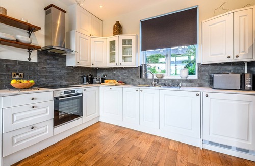 Austwick House | LOW BANK, pet friendly, with a garden in Austwick