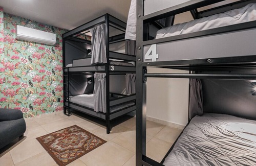 Benito Juarez Cabin | Low bed | Shared Room Men
