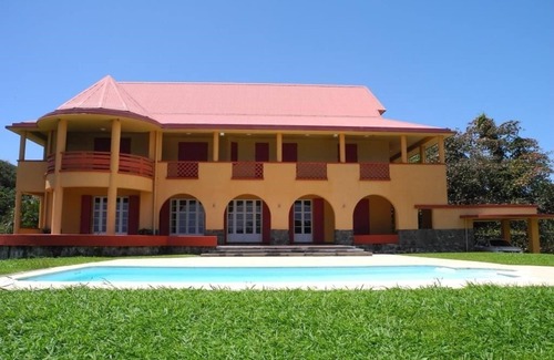 Gourbeyre Villa | LOW LAND VILLA 2 A 15 PEOPLE PRIVATE SWIMMING POOL AND GARDEN