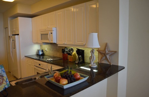 Navarre Beach Condo | LOW RATES for 2024! 10% Discount for 7 nights! COMPLIMENTARY Beachfront service
