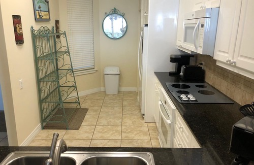 Navarre Beach Condo | LOW RATES for 2024! 10% Discount for 7 nights! COMPLIMENTARY Beachfront service