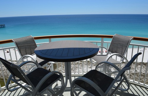 Navarre Beach Condo | LOW RATES for 2024! 10% Discount for 7 nights! COMPLIMENTARY Beachfront service