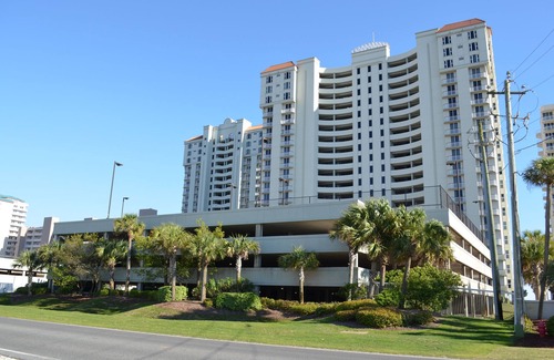 Navarre Beach Condo | LOW RATES for 2024! 10% Discount for 7 nights! COMPLIMENTARY Beachfront service