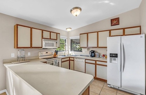 Eden Pines House | Lower Keys on quiet canal front w/boat lift, screened-in porch & Pets Welcome!