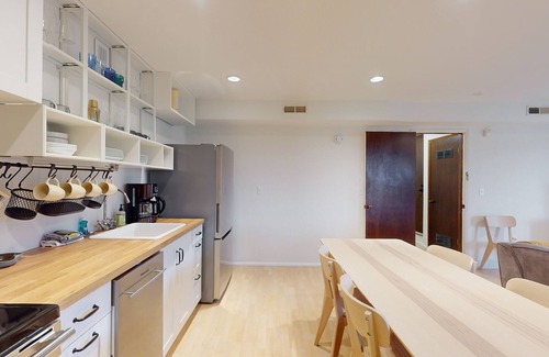 Bainbridge Island House | Lower-level apartment escape with full kitchen, Wifi and golf course views
