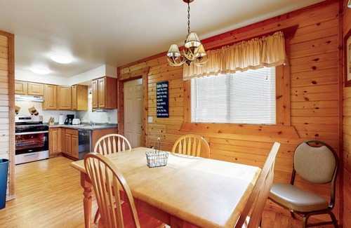 Warrens House | Lower-Level duplex, adventure retreat with fire pit, patio, & WIF