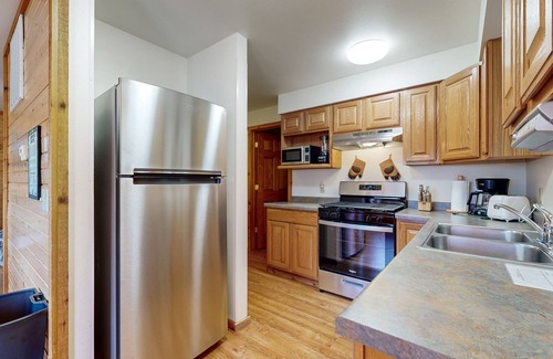 Warrens House | Lower-Level duplex, adventure retreat with fire pit, patio, & WIF