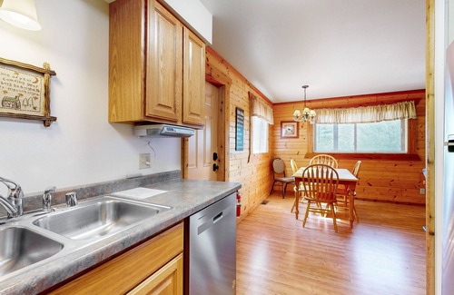 Warrens House | Lower-Level duplex, adventure retreat with fire pit, patio, & WIF