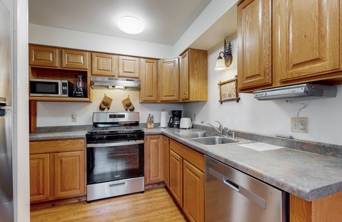 Warrens House | Lower-Level duplex, adventure retreat with fire pit, patio, & WIF