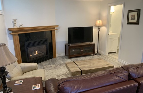 Amherstview House | ★ Lower Level Suite in Private, Detached Home ★