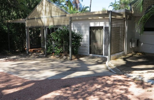 Arcadia House | "LOYANG APARTMENT 3" in Arcadia