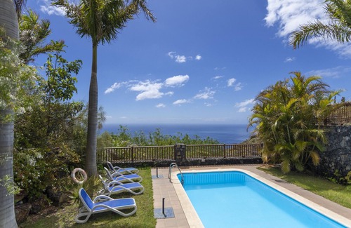 Villa de Mazo Cottage | LP1062 Holiday cottage with shared pool in Mazo