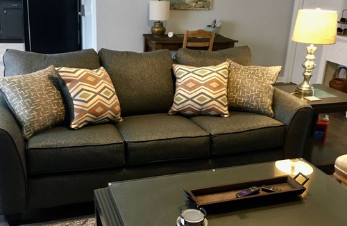 Gravel Ridge House | LRAFB Cozy CrashPad 1.5 m from back gate of Air Base!