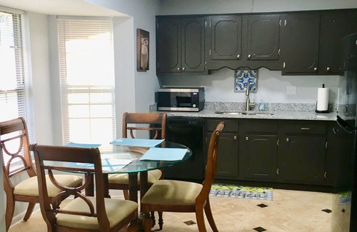 Gravel Ridge House | LRAFB Cozy CrashPad 1.5 m from back gate of Air Base!