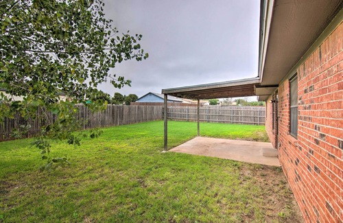 Lubbock Cottage | Lubbock Home w/ Backyard - 6 Mi to Texas Tech