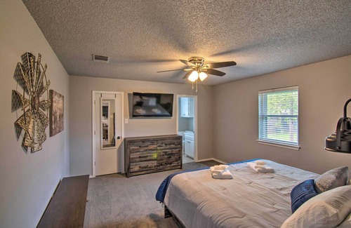 Lubbock Cottage | Lubbock Home w/ Backyard - 6 Mi to Texas Tech