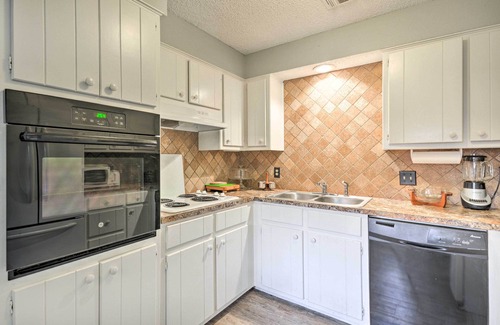 Heart of Lubbock House | Lubbock Townhome w/Grill Near TTU & Downtown!