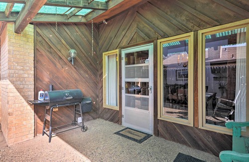 Heart of Lubbock House | Lubbock Townhome w/Grill Near TTU & Downtown!