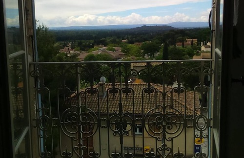 Chateauneuf-de-Gadagne Apartment | Luberon, Avignon, Isle sur la Sorgue