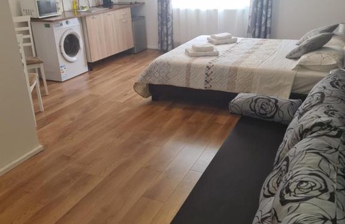 Saftica House | Luca's studio 2 ,Close to Therme Bucharest, Airport Otopeni