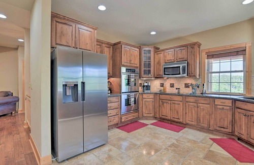 Waynesville House | 'Luck's Lookout': Breathtaking Mtn Views & Hot Tub