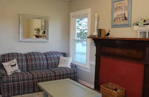 Red House House | Lucks Branch Farm, Your Secluded Getaway!