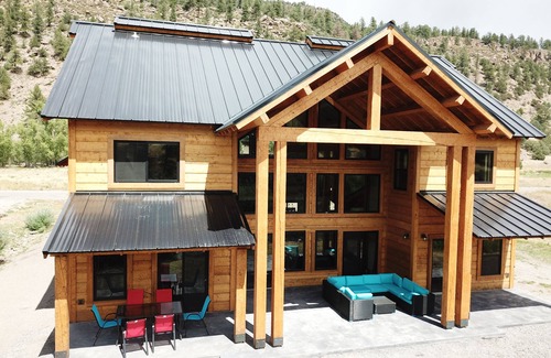 Rio Vista Estates House | Lucky Duck on Rio Grande River with Hottub & 5 Bathrooms
