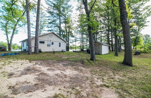 South Branch Cabin | Lucky Loon Cottage (South Branch, MI): Sleeps 5, Pet friendly, waterfront!
