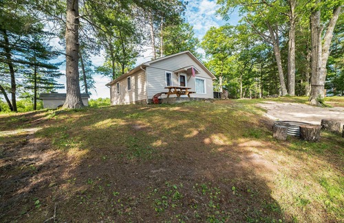 South Branch Cabin | Lucky Loon Cottage (South Branch, MI): Sleeps 5, Pet friendly, waterfront!