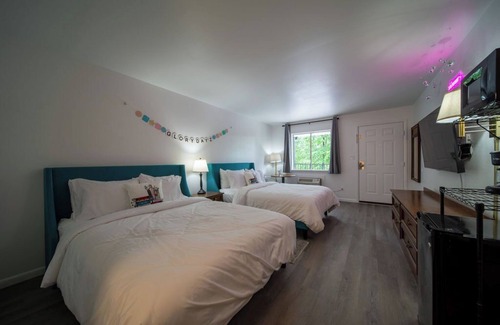 Eureka Springs Resort | Lucky Number 13 is so Gorgeous, your heart hands will be showing!