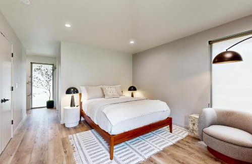 Myrtle Creek Apartment | Lucky Strike Suite on the River