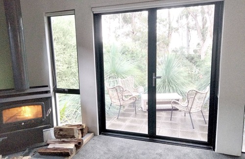 Merimbula House | Luderick Treehouse - Spacious 4 bedroom pet friendly home