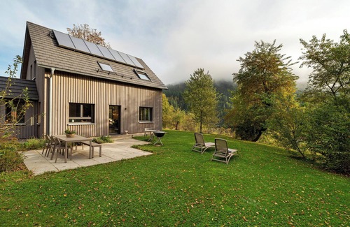 Huzenbach House | 'Lug Ins Tal - 2 Häuser' with Mountain View, Private Terrace and Wi-Fi