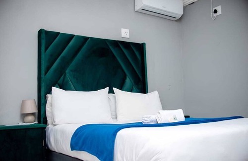 Thohoyandou House | LUGOGO GUESTHOUSE