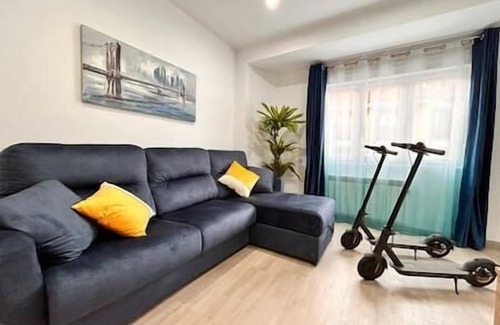 Las Campas y San Claudio Apartment | - Lujo: Proyector, Maquina Arcade, Wifi y Patinetes