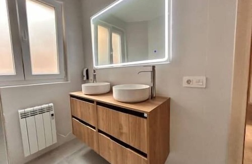 Las Campas y San Claudio Apartment | - Lujo: Proyector, Maquina Arcade, Wifi y Patinetes
