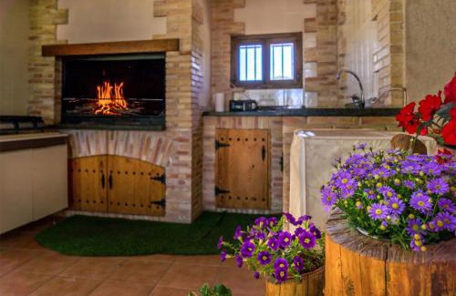Cehegin Ski Chalet | Lujosa Casa Rural el Altico con barbacoa, chimenea y zona infantil