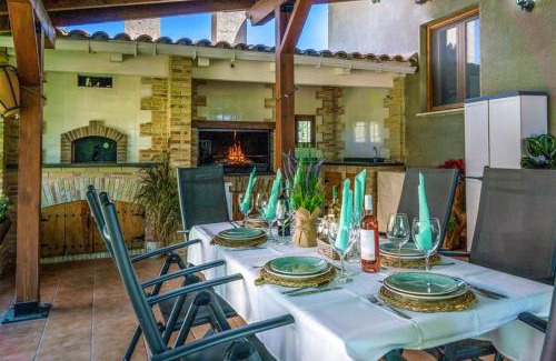 Cehegin Ski Chalet | Lujosa Casa Rural el Altico con barbacoa, chimenea y zona infantil