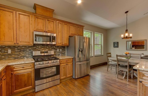 Tahoe Keys House | Lukins Mountain Modern 4BR,3BA, Hot Tub