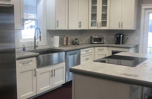 Harbor Springs House | Lulu's Cottage Downtown Harbor Springs! Location! Location! Location!